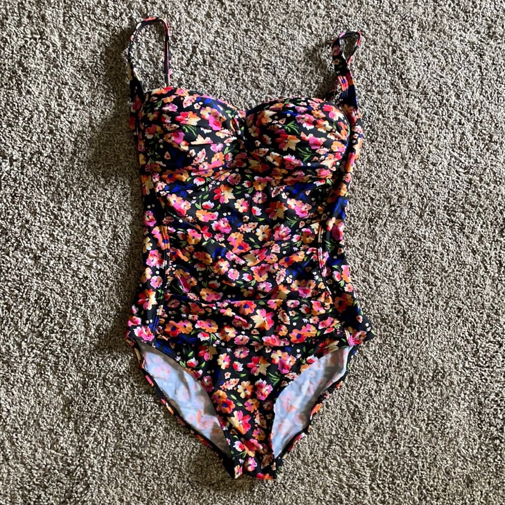 NWOT• Teenhi one piece bathing suit